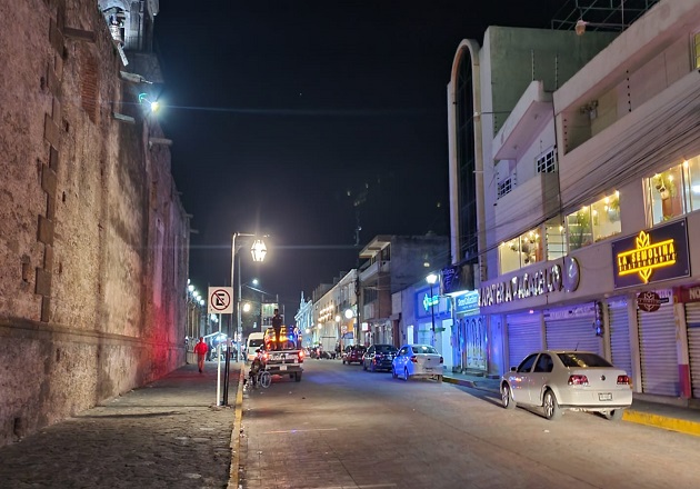 Gobierno Municipal De Zacatelco Rehabilita Luminarias De La Avenida