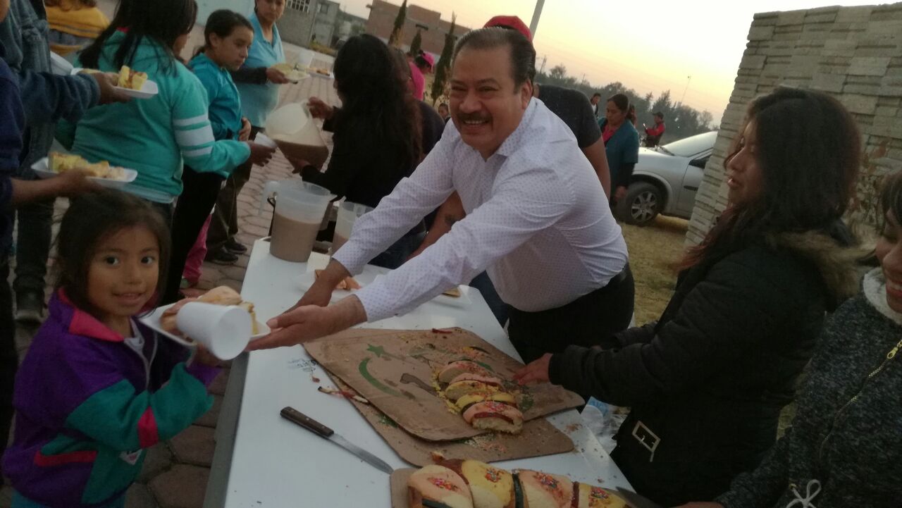 Francisco Román celebra el Día de Reyes en colonia de Domingo Arenas