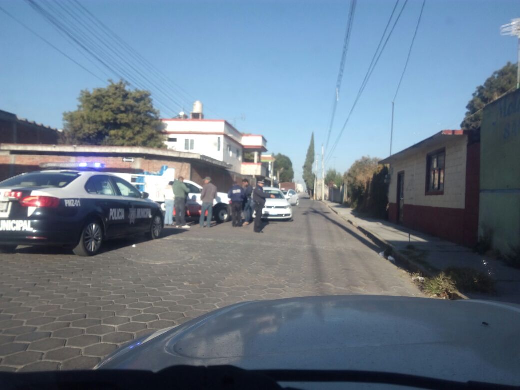 Se impacta camión repartidor de gas contra auto en Zacatelco