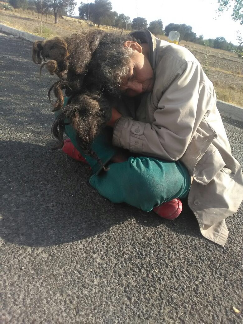 Hallan paramédicos a mujer desorientada en Hueyotlipan