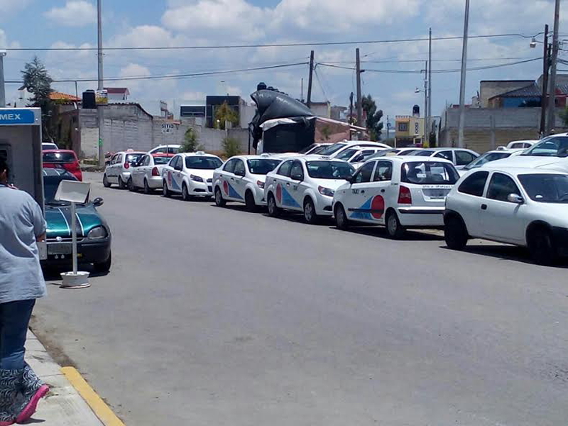 Localizan en Tetla taxi robado