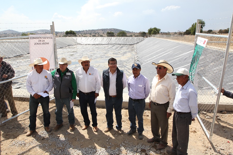 Entregan Sefoa y Sagarpa dos ollas de captación de agua