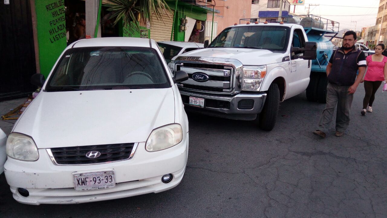 Pipa provoca carambola en calles de Apizaco