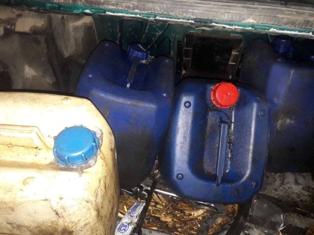 Aseguran a persona con 140 litros de gasolina