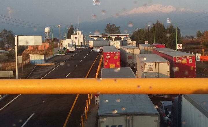 Bloqueo en la autopista Tlaxcala-Texmelucan por fallas de IAVE