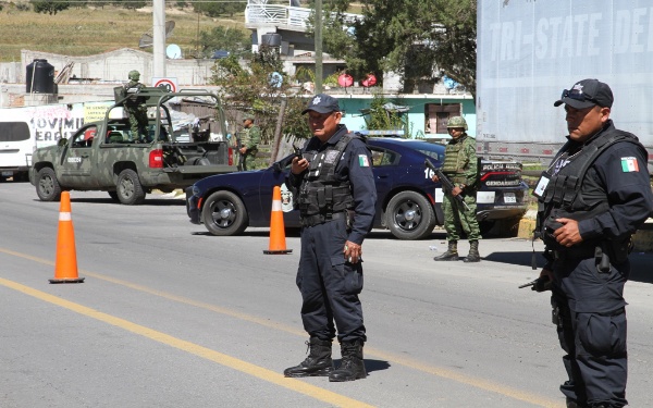 Hallan en Tlaxco camioneta con 4 mil litros de hidrocarburo