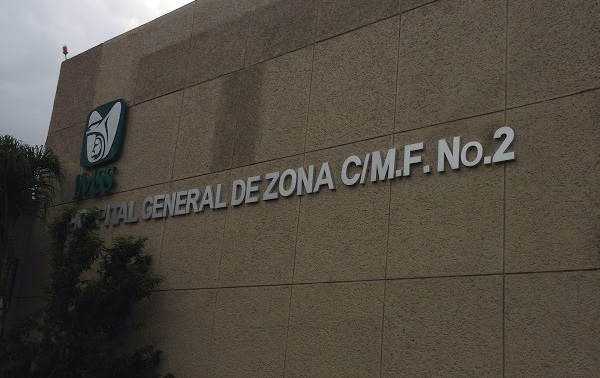 Roban vehículo a las afueras del IMSS en Apizaco