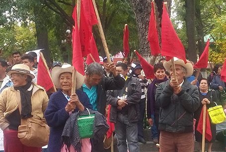 Se confrontan antorchistas y particular por predio en la Capital