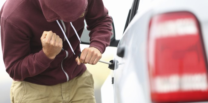 Disminuyen en 20 por ciento los robos de auto en abril