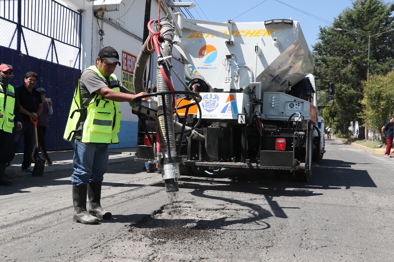 Arrancan trabajos de bacheo en calles de Apizaco