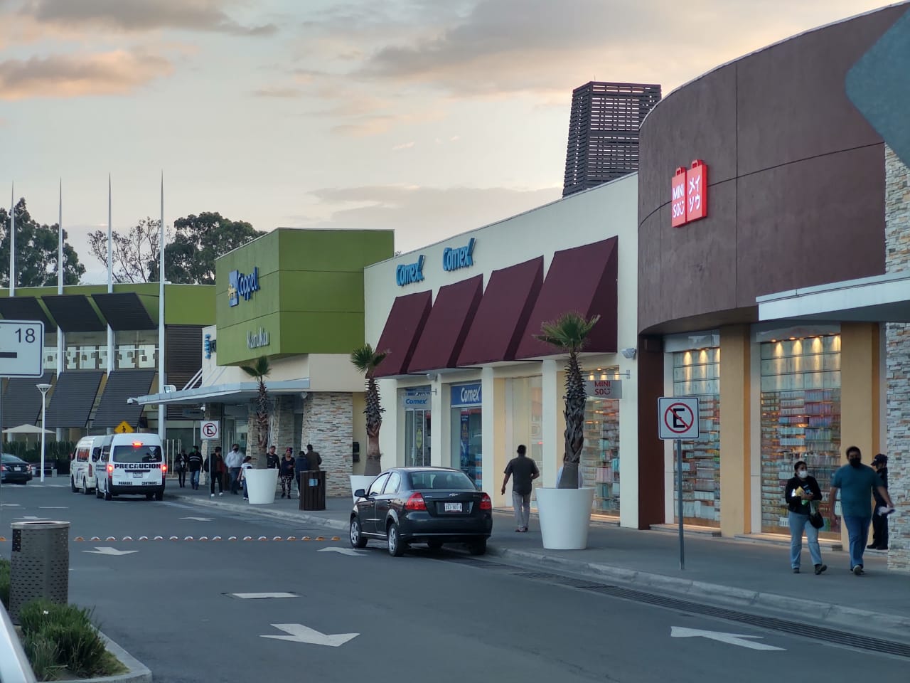 Nueva normalidad con aglomeración en plazas comerciales - Cuarto de Guerra  Tlaxcala