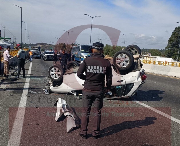 Tras Aparatosa Volcadura En La Apizaco-Tlaxcala, Resultan Ilesos ...