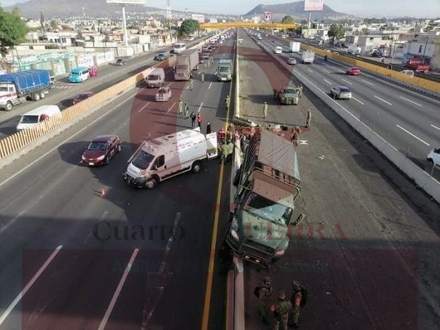 Se accidenta camión militar sobre la México-Puebla; resultan tres lesionados