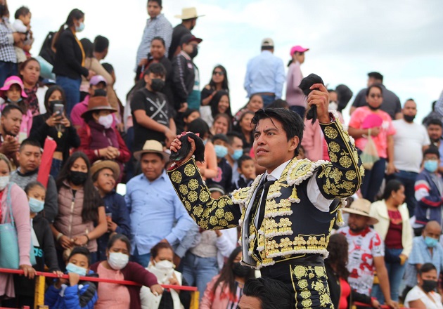 Corrida triunfal en Atoyatempan, Puebla, con faena cumbre de ‘El Mojito’
