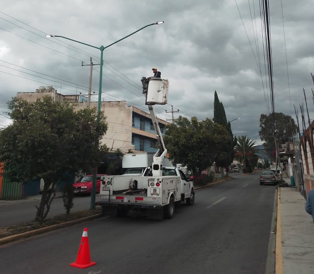 En tres días, repara el Ayuntamiento de Chiautempan 63 luminarias en diversas calles de la ciudad