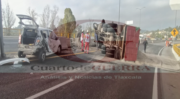Precauciones: Por accidente, se mantiene bloqueada la carretera Apizaco-Tlaxcala, a la altura de El Molinito