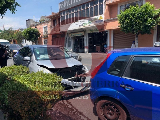 Daños materiales deja percance vehicular, en Tlaxcala