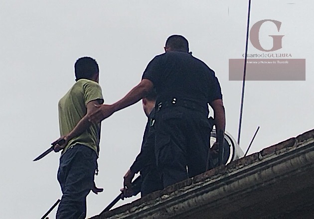 Policía de Panotla detiene a masculino que amenazaba a vecinos con un cuchillo