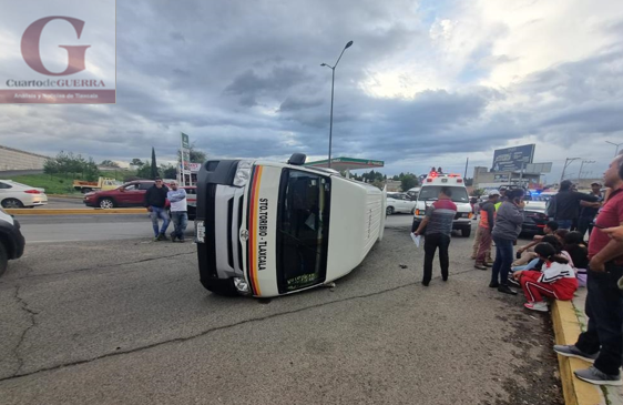 Diez Lesionados Por Volcadura De Colectiva Tras Ser Impactada Por ...