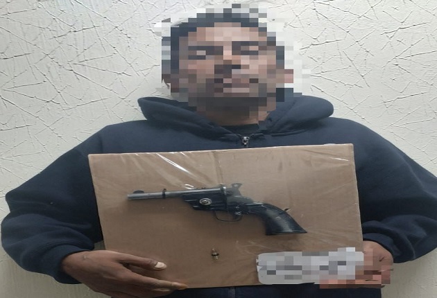 Policía Municipal de Apizaco detiene a un sujeto por portar arma de fuego sin licencia