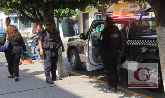 A punta de pistola, asaltan a cuentahabientes dentro del BBVA, en Tlaxcala