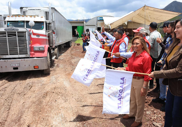 Presencia gobernadora salida de producción de jitomate de empresa tlaxcalteca a Walmart