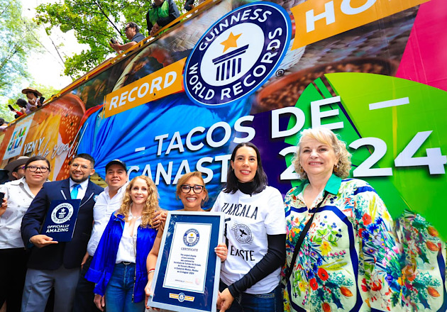 Tlaxcala logra segundo récord Guinness por la mayor variedad de tacos de canasta