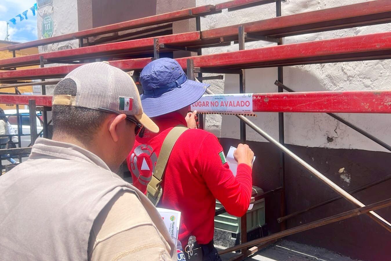 Supervisa Protección Civil de Huamantla burladeros para la Huamantlada