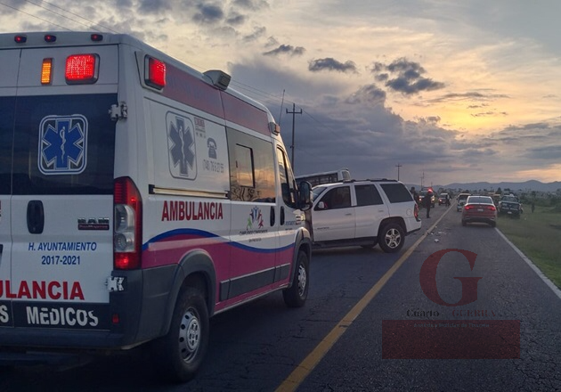 En Benito Juárez camioneta y microbús chocan sin dejar lesionados