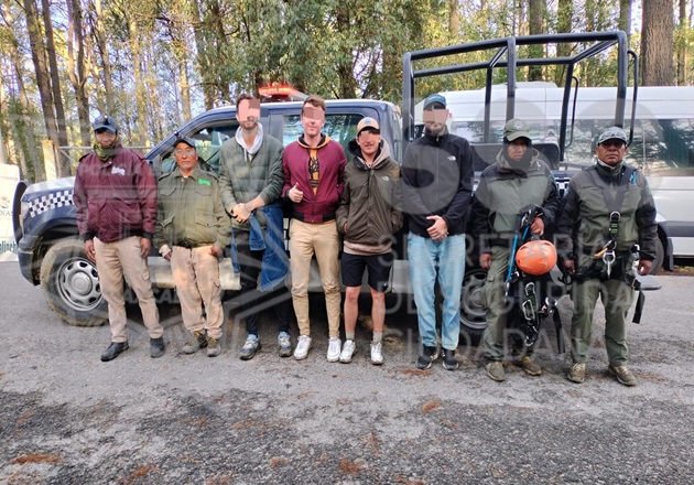 Rescata Policía de Montaña a cuatro franceses extraviados en la Malinche