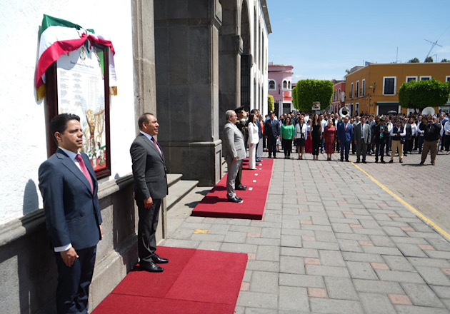 Colocan Bando Solemne en el Congreso del Estado