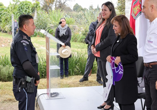 Entrega gobernadora Lorena Cuéllar acciones de viviendas a familias Chiautempan