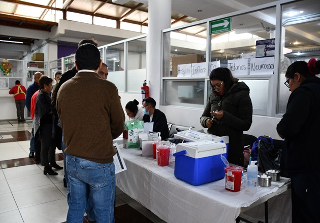 Inicia SESA vacunación contra Influenza y Covid-19 al personal de salud