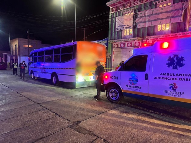 Atiende Protección Civil de Huamantla llamado de auxilio por persona inconsciente en un autobús