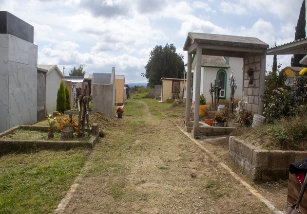 Tocatlán se prepara para el Día de Muertos con jornadas de limpieza en el Panteón Municipal