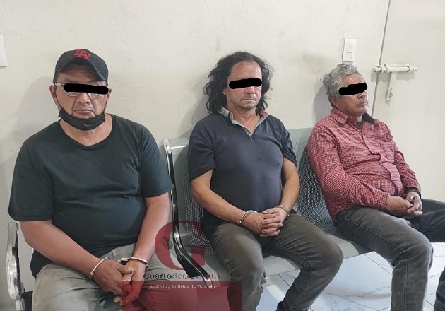 Detienen a tres hombres en Tepetitla por portación ilegal de armas y presunta extorsión