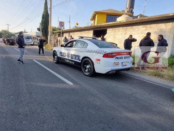 Accidente en carretera federal Tlaxcala-Puebla: Funcionario de la FGJE choca contra unidad de transporte público