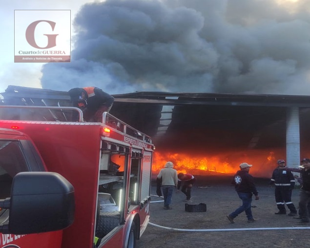 Incendio en bodega de papas en Tlaxco deja daños materiales y un herido leve