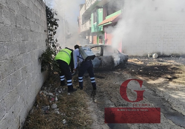 Se incendia vehículo en pleno ’mole’ de Panotla