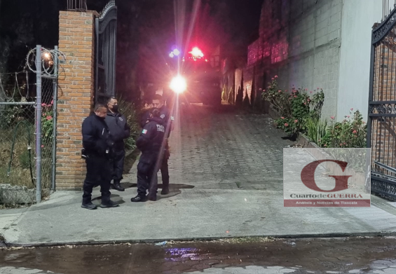 Incendio consume taller de carpintería, en Tlaxcala; evacuan a pacientes de Hospital Guadalupe