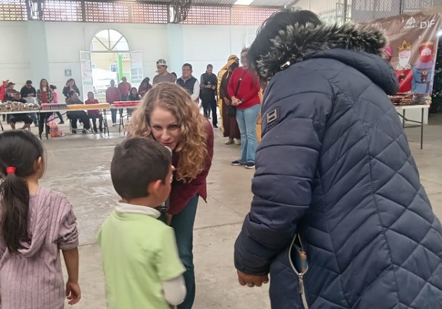 Tlaxcala celebra el Día de Reyes llevando alegría a las niñas y niños de la capital