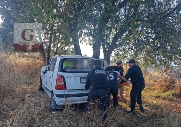 Joven conductor muere al chocar contra un árbol en Contla