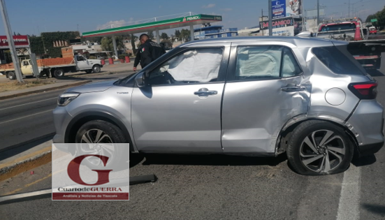 Choque entre tráiler y camioneta en Acuitlapilco, Tlaxcala deja a dos personas lesionadas