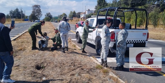 Cinco personas lesionadas en choque entre auto particular y camioneta de la GN, en la Tlaxcala-Texmelucan