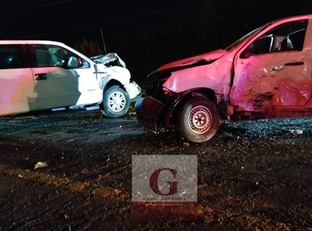 Choque entre dos camionetas en carretera Tlaxco-Apizaco deja dos heridos