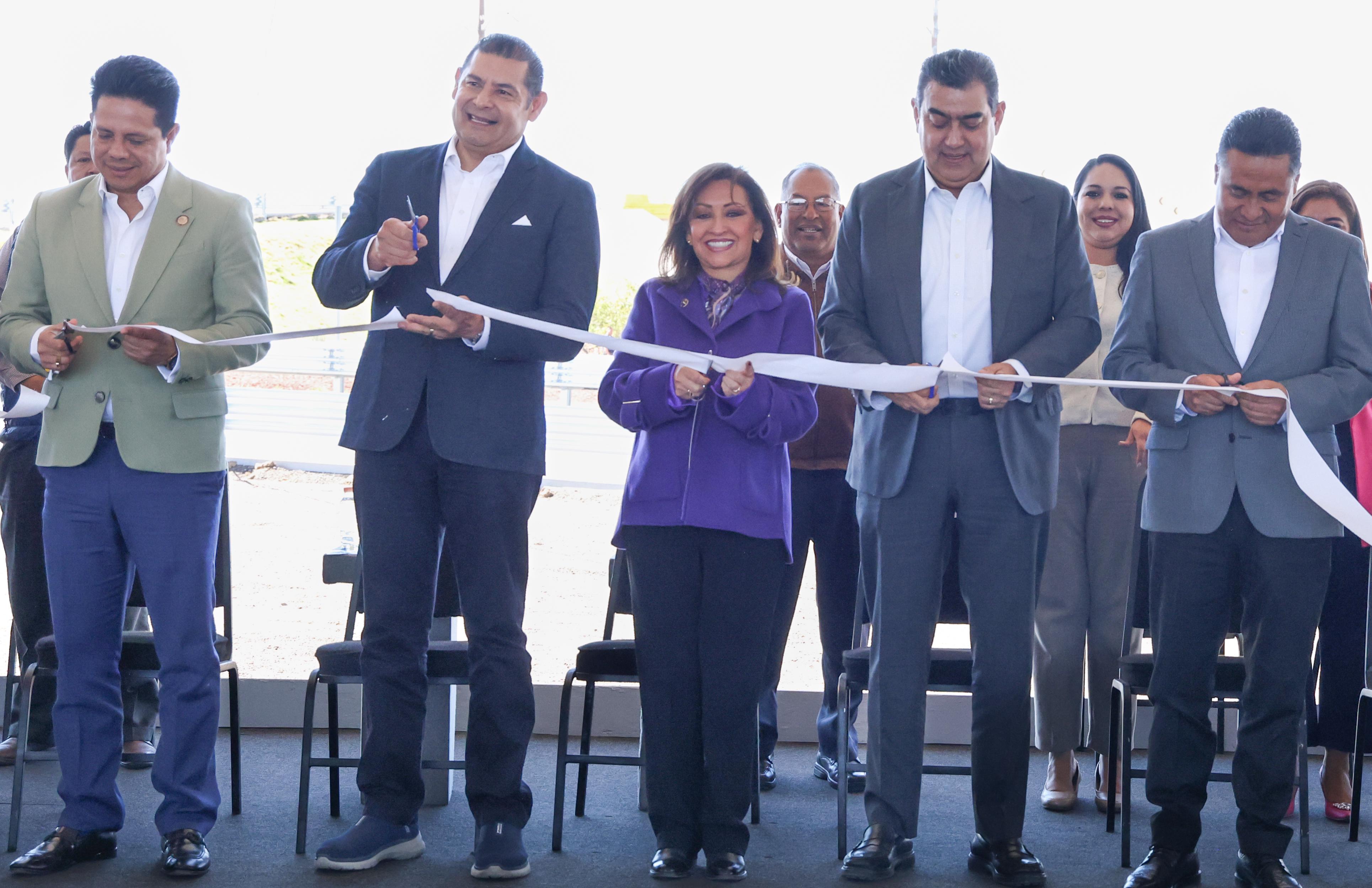 Resalta Lorena Cuéllar hermandad entre Tlaxcala y Puebla en inauguración de distribuidor vial