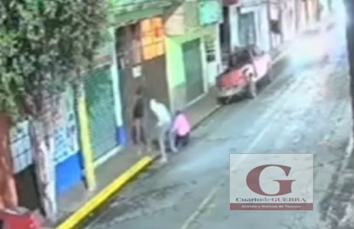 En asalto, mujer es despojada de su bolso, en Contla