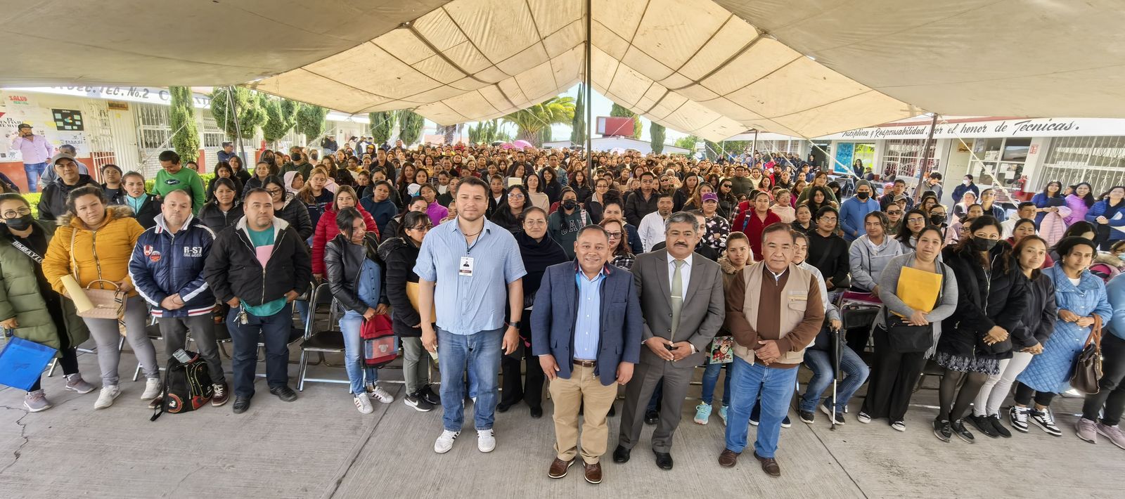 Preside Javier Rivera Bonilla entrega de tarjetas de la Beca  Universal de Educación Básica 'Rita Cetina'