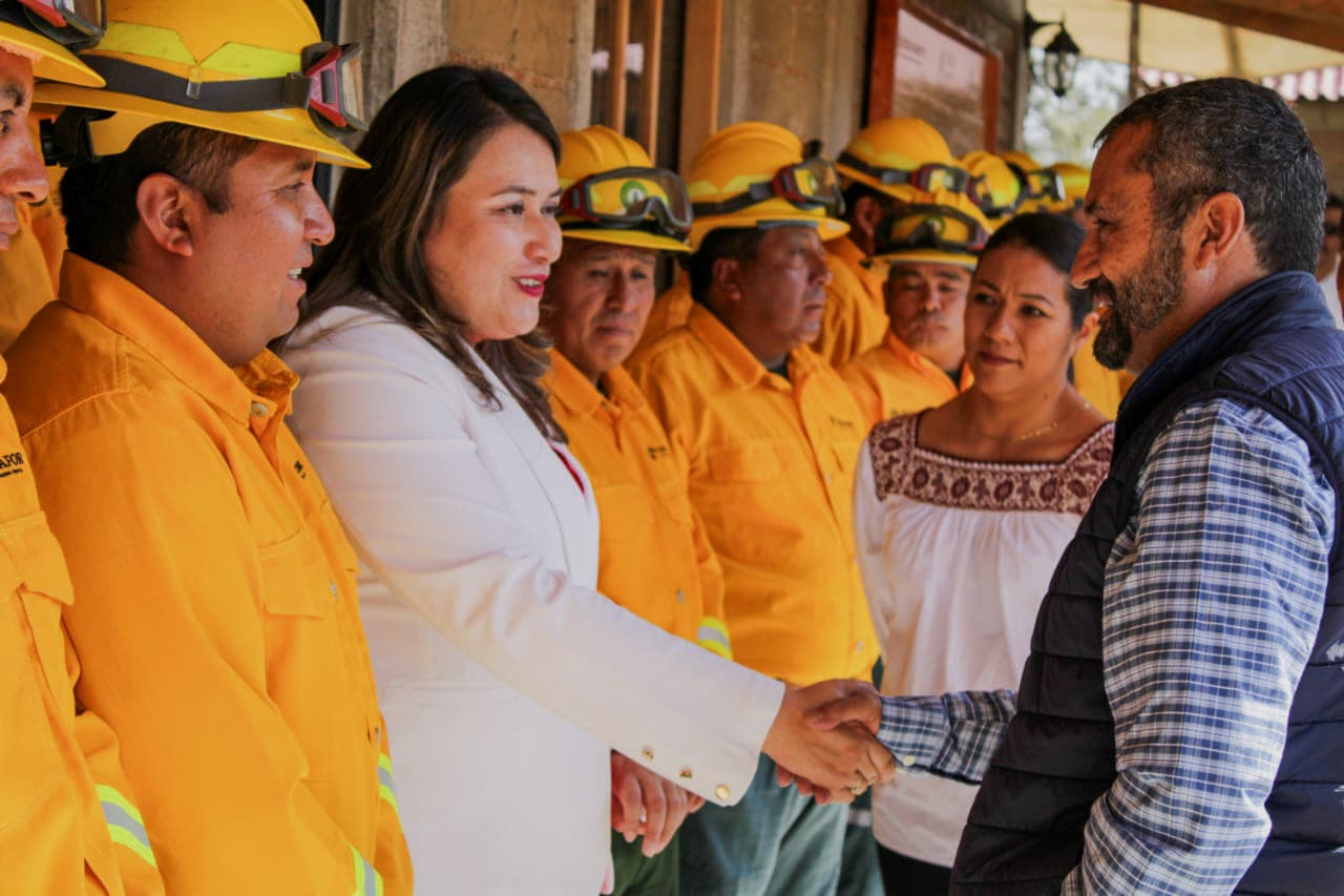 Reconoce Blanca Angulo valor y generosidad de gente de Tepatlaxco para cuidar la Malinche