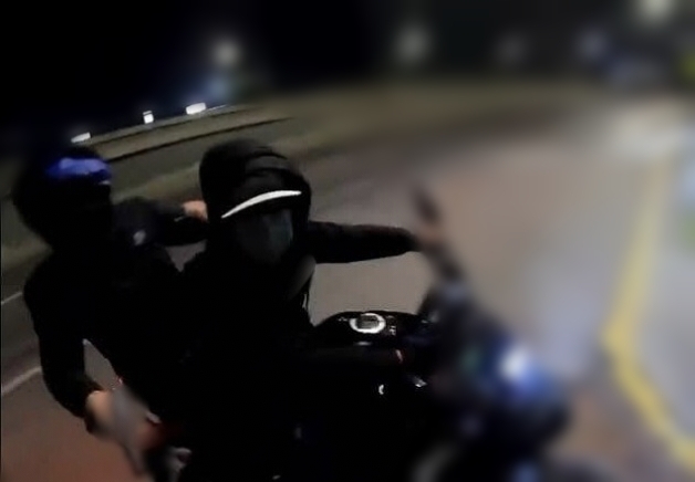 A punta de pistola roba par de sujetos motocicleta a repartidor en Zacatelco